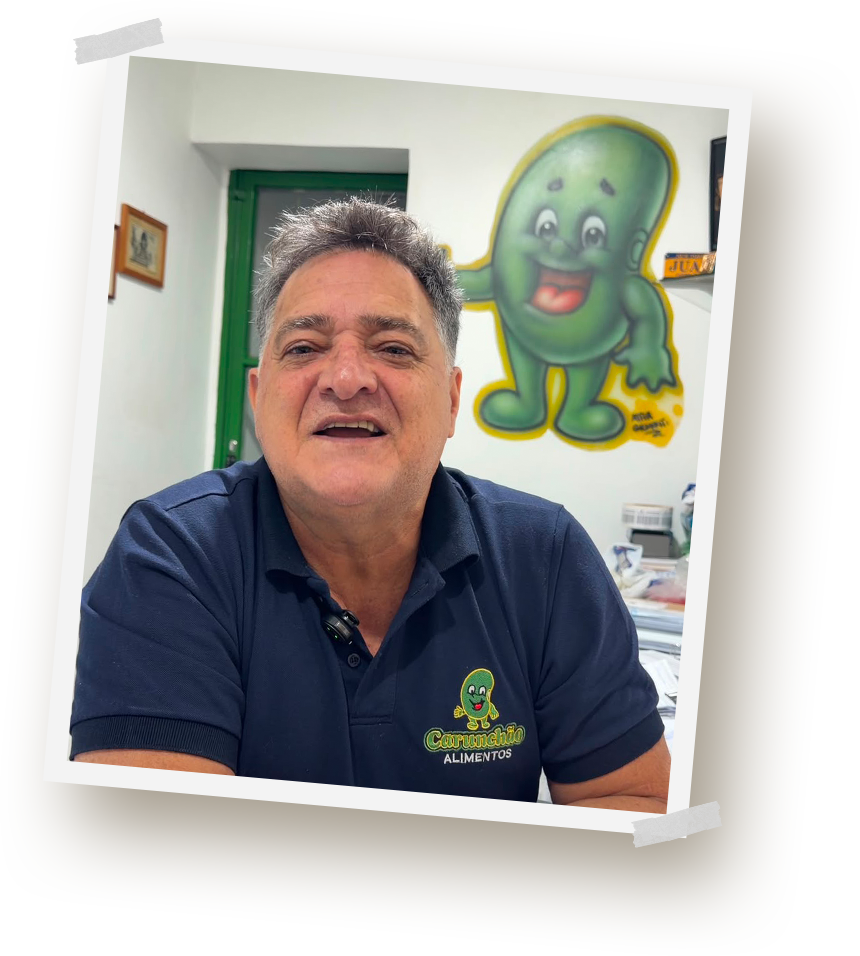 Aldo Ferraz, fundador da Carunchão, em seu escritório